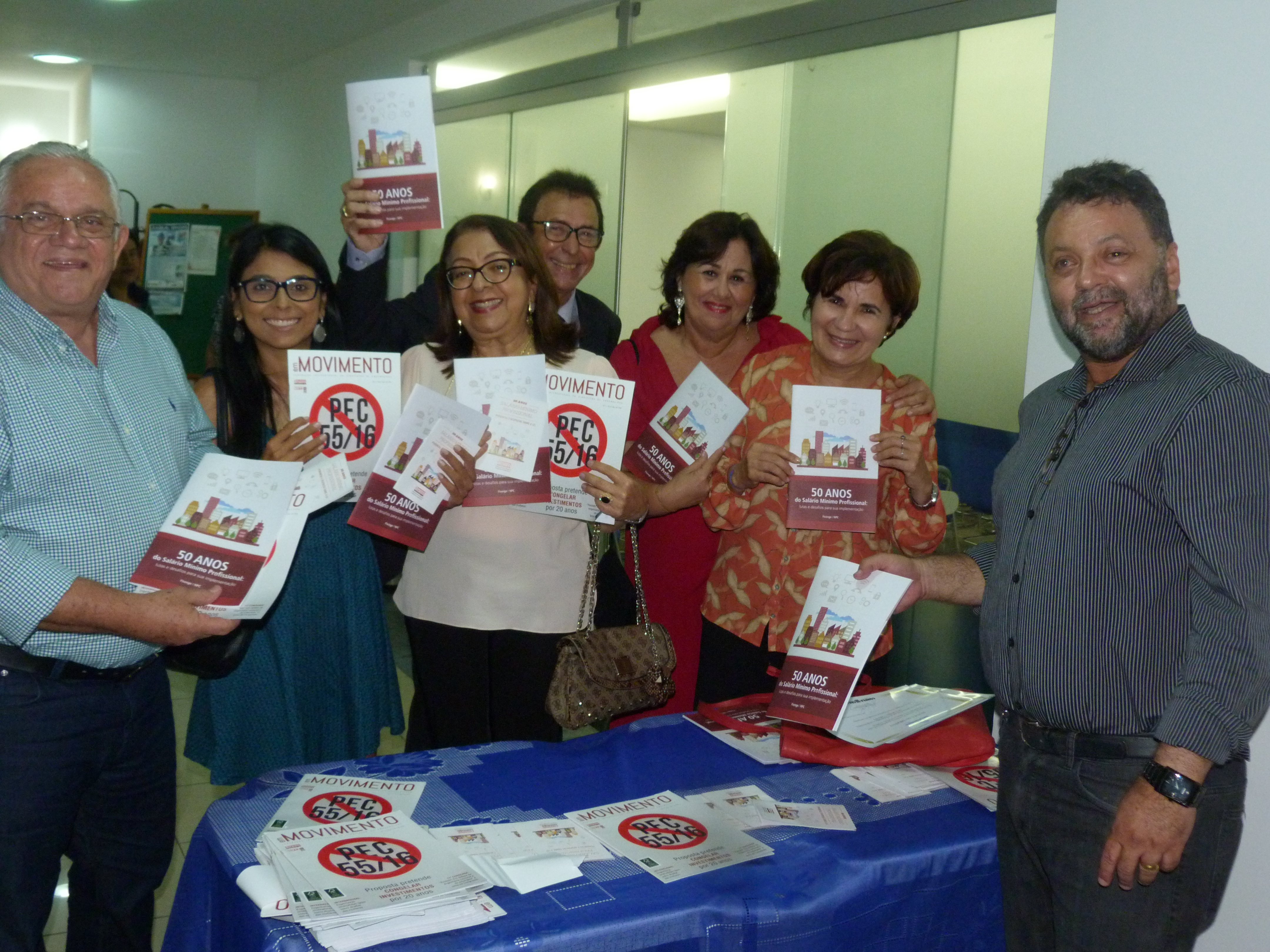 No Senge, entidades participam do lançamento da cartilha de 50 anos do Salário Mínimo profissional