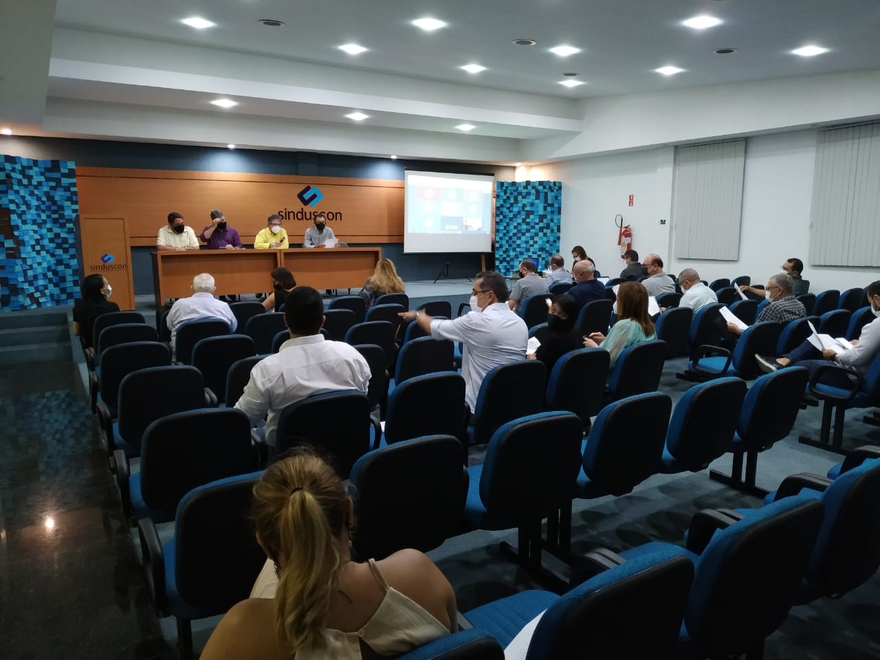 Crea-PB realiza última plenária do ano em sessão híbrida