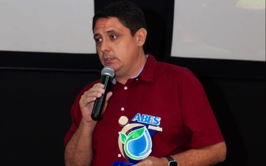 Renan Azevedo é premiado como destaque em saneamento no ano de 2024