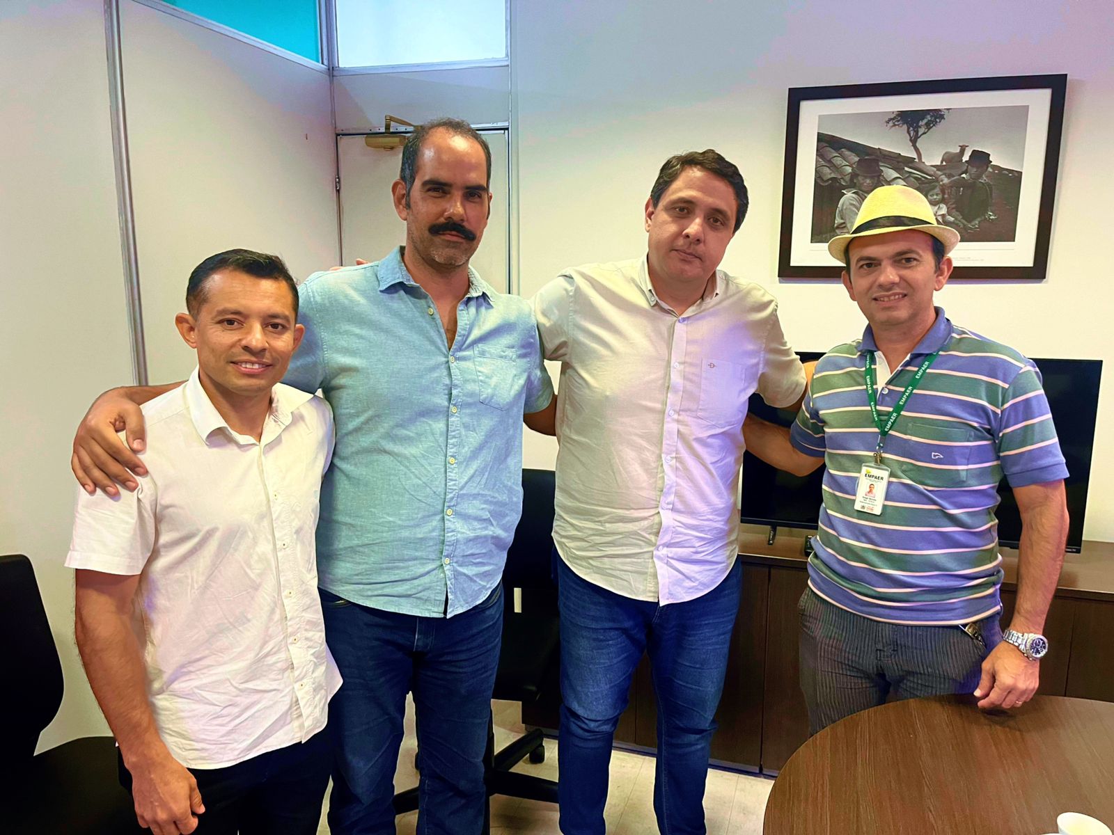 Presidente do Crea-PB recebe visita de profissionais em gabinete